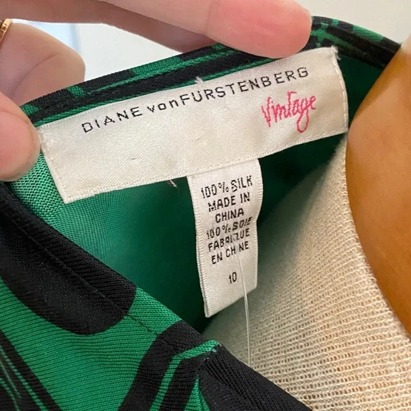 Diane Von Furstenberg vintage style silk jersey wrap midi dress. Size 10 - Picture 5 of 7